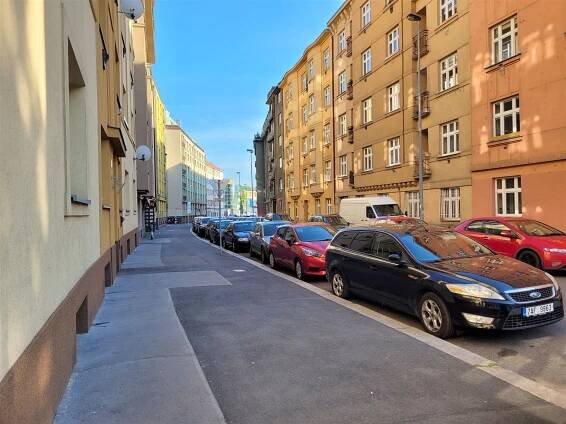 Pronájem bytu 2+1 s balkonem, 60 m2, po rekonstrukci, Praha 10 Vršovice