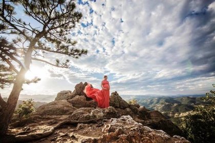 Amazing maternity photo session in Boulder CO - Laura Mariani Photography