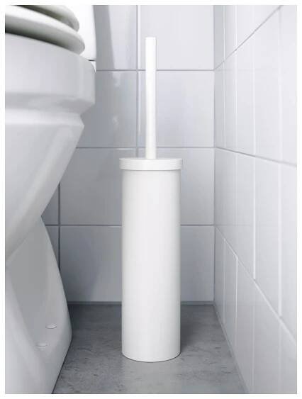 Držák WC štětky ENUDDEN s náhradním kartáčkem v moderní koupelně.