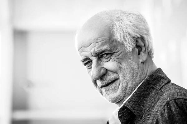 Black and white photo of Toni Servillo at the Venice Film Festival.