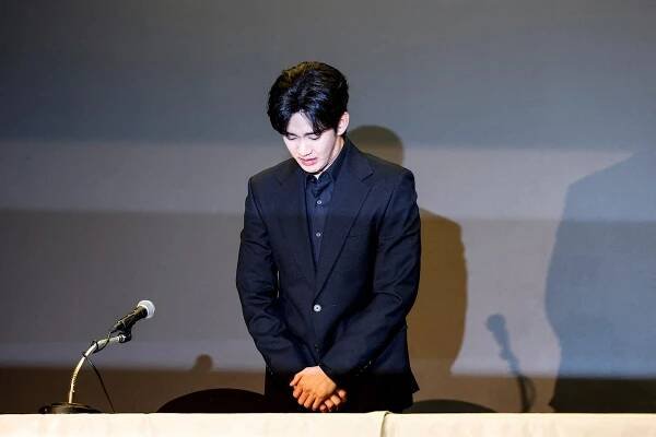 South Korean actor Kim Soo-hyun holds a press conference over dating scandal