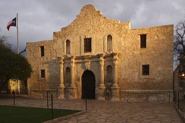 Travel Thru History Remember the Alamo in San Antonio, Texas - Travel ...