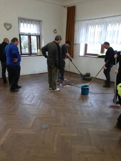 Úklid sálu Obecní hospody - Oficiální stránky obce Ohnišťany