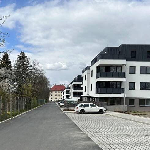 Družstevní bydlení není minulostí. V Dobrušce tak postavili hned 4 domy s víc než 50 byty | foto: Josef Ženatý,  Český rozhlas