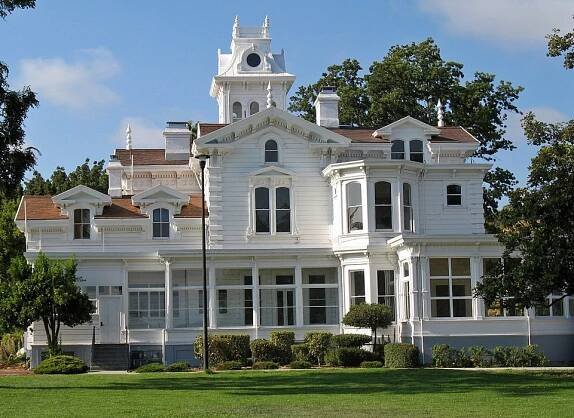 Hayward – Travel guide at Wikivoyage