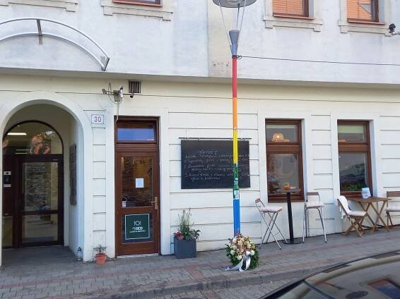 Soubor:Tepláreň dva roky po, lampa.jpg – Wikipedie