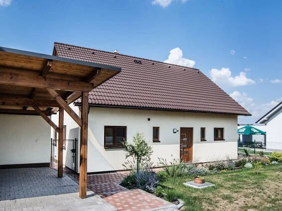Podkrovní dřevostavba se zimní zahradou, 5+k, kryté autostání 
