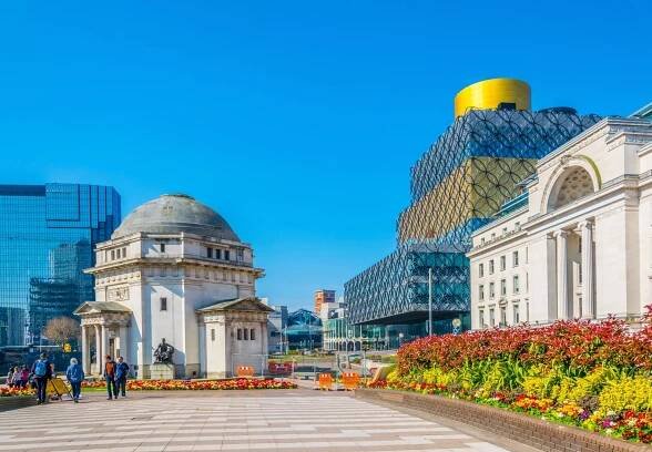 Birmingham City Centre: 25 Best Spots To Visit, Stay, Dine In!