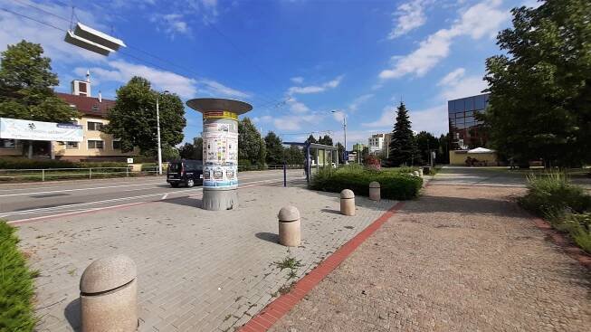 Fotografie - Otrokovice, náměstí ♿ Zastávka trolejbusu, - 01.08.2022