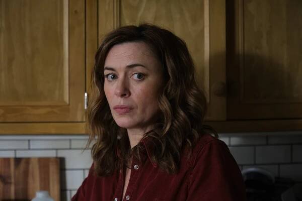 The Crow Girl - She Sees Herself from Above - Z filmu - Eve Myles