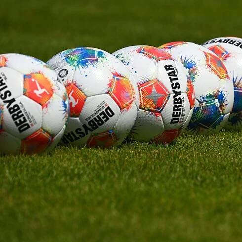 So sehen die neuen Bälle der Bundesliga-Saison 2025/26 aus.