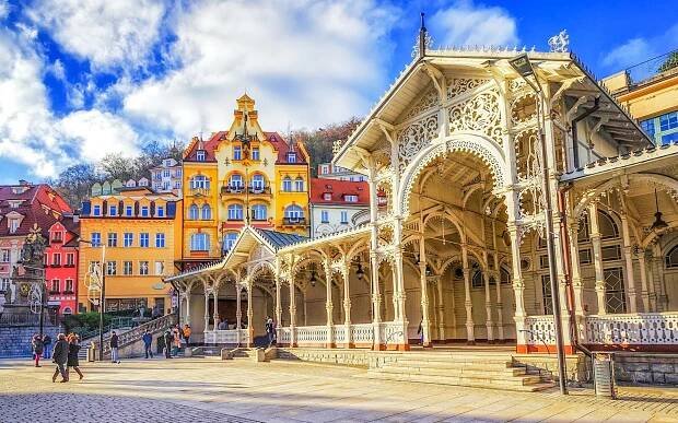 Karlovy Vary v centru přímo u Tržní kolonády v Hotelu Romance **** se snídaní, romantickou večeří a zákuskem - 24travel.cz