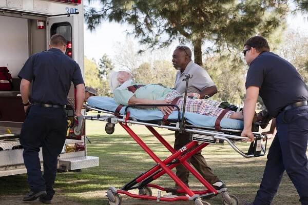 Kenneth Welsh, Brent Jennings - Lodge 49 - As Above, So Below - Z filmu