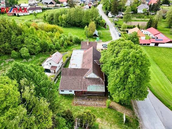 od jihovýchodu ... - Prodej restaurace 1284 m², Skuhrov