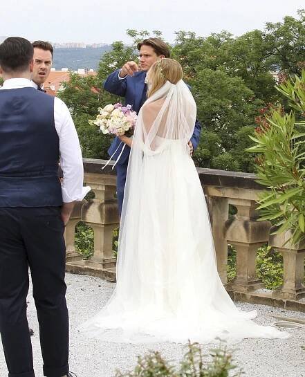 Ondřej Brzobohatý a jeho nevěsty: Prostá Johana, sexy Kuchařová a ležérní Písařovicová! Které to nejvíc...