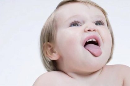 Vyrážka na jazyku dítěte (24 fotografií): vyrážky v ústech a na obloze, příčiny červené vyrážky