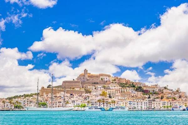 eivissa, staré město a marina, ibiza, španělsko - ibiza baleáry - stock snímky, obrázky a fotky