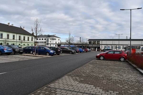 U nádraží v Kolíně měsíc nezaparkujete, parkoviště bude do 15. dubna mimo provoz