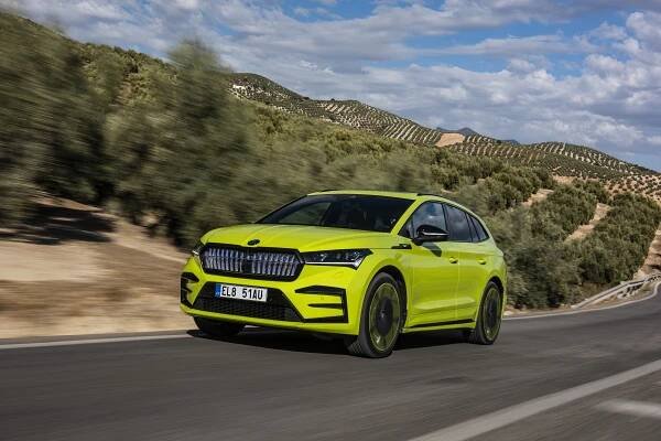 Vylepšená Škoda Enyaq má české ceny! Dojezd 565 km a skvělou dynamiku nabídne od 1,36 milionu – AutoRevue.cz