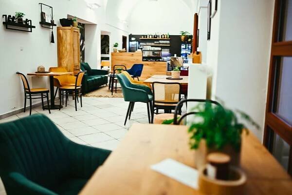 Café Colejní | Kolejní nádvoří | Kavárna se zahrádkou v centru Uherského Hradiště