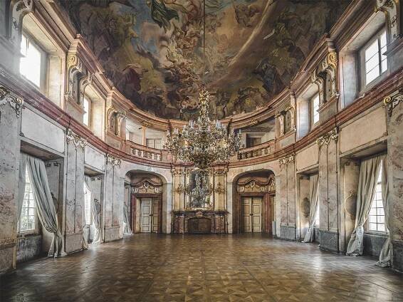 Palác Colloredo-Mansfeld – barokní poklad ukrytý pár kroků od Karlova mostu