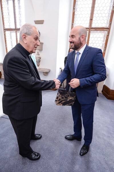 Emeritní biskup František Radkovský oslavil 85. narozeniny, poblahopřál mu primátor Roman Zarzycký : Plzeň - oficiální informační