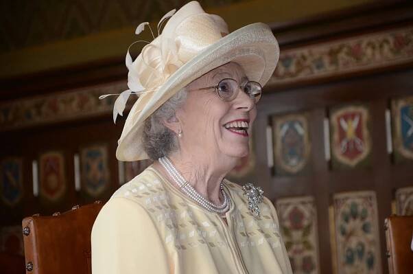 FOTO: Vzpomínáte? Náchod navštívila Mary Reynolds, dvojnice královny Alžběty II.