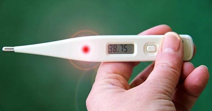 Normální teplota lidského těla může být i přes 37°. Kdy při horečce volat záchranku? A kdy jen zajít k lékaři?