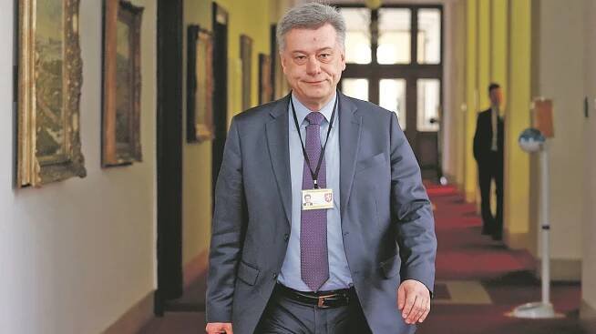 Českem tečou špinavé miliardy od Rusů. Blažek nestíhá