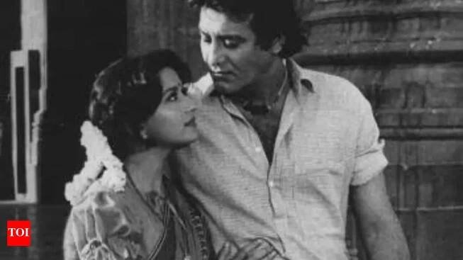 When Vinod Khanna lost control while doing an intimate scene with Madhuri Dixit; Feroz Khan paid Rs 1 crore to retain the scene in the film after much controversy