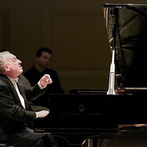 Acclaimed Italian pianist Maurizio Pollini dies at age 82