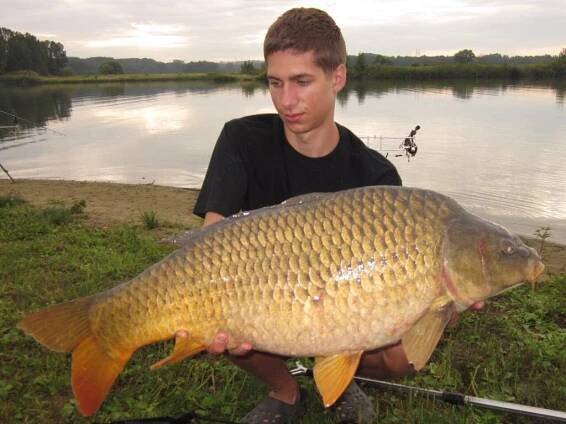 David Štrunc, Tomáš Opavský, Jirka Vondra - písvkovna v ČR - špígl 22,6 kg na Mad-Max | MAXCarp.cz