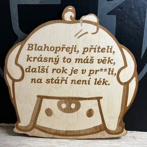 Vtipný dárek k narozeninám Prase prdel