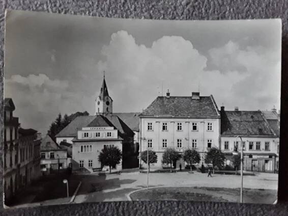 Pohlednice HORNÍ BENEŠOV - Mírové náměstí • čb • vf