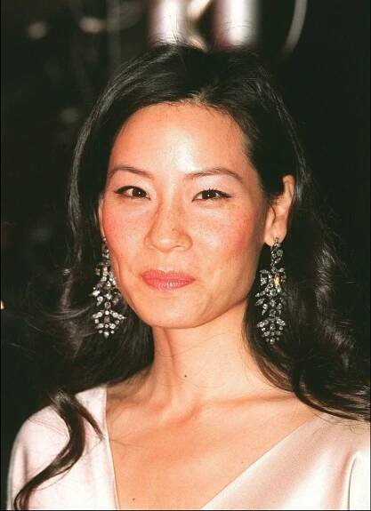 Hádali byste jí její věk? Přes 20 let staré fotografie dokazují, že se Lucy Liu téměř nezměnila