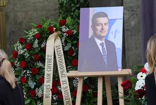 Pohřeb meteorologa Jana Šrámka (†48): Honzu si vzalo nebe, smutnil moderátor Řezníček