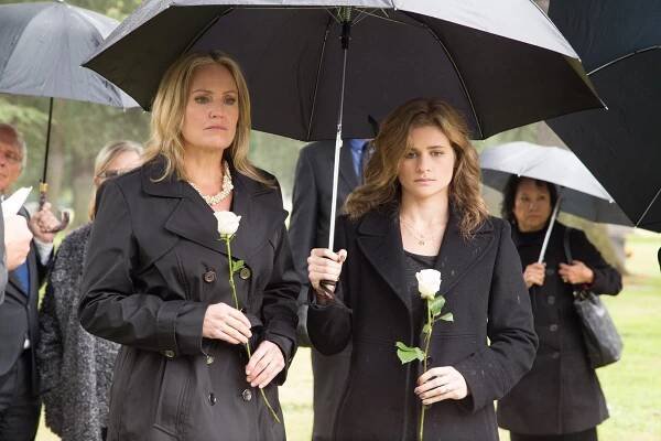 Ve spárech minulosti - Z filmu - Sherry Stringfield, Jenna Boyd