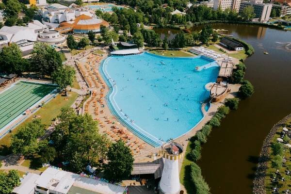 Rodinná dovolená v Maďarsku: 3* hotel s polopenzí a wellness, vstup do největších termálů v Evropě
