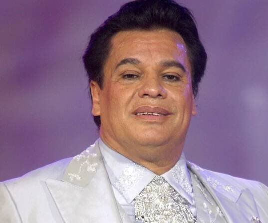 Juan Gabriel Biography - Facts, Childhood, Family Life & Achievements of Singer