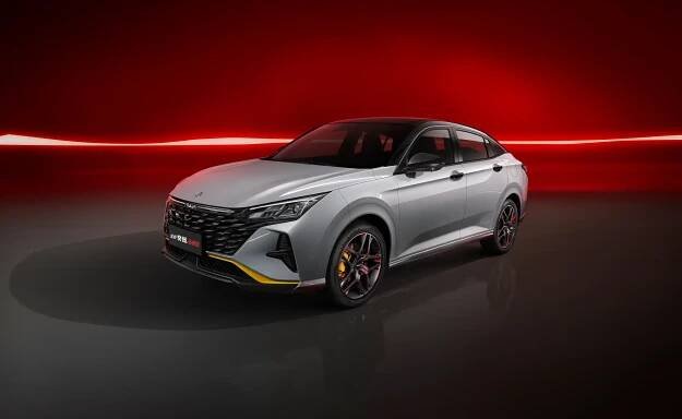 SHINE - Dongfeng Motor Česko