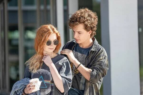 FOTO: Denisa Biskupová (Nikola) a Oskar Hes (Ondřej) v Bábovkách