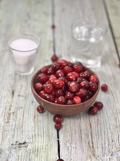 Ingredients for making cranberry jam
