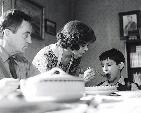 Jan Tříska, Libuše Šafránková, Václav Jakoubek - Obecná škola - Z filmu