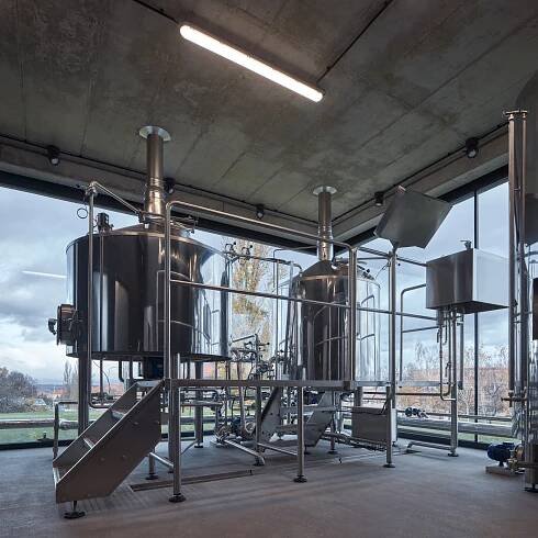 Na pivo do Mostu. Na kraji města nově stojí stylový minipivovar s restaurací