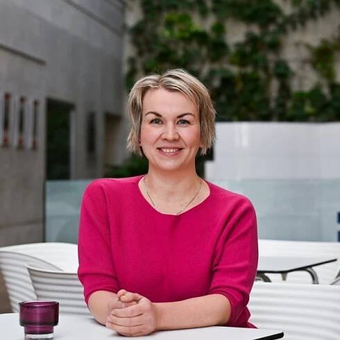 Lenka Vymlátilová je výživová poradkyně a lektorka. Sama si prošla nejrůznějšími dietami,  až našla zdravý způsob hubnutí a udržení váhy v organizaci STOB,  kde je dnes i lektorkou | foto: Agáta Nezbedová,  Český rozhlas