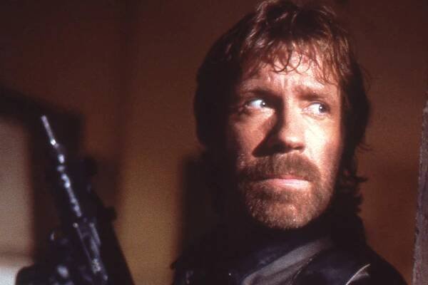 Neporazitelný Chuck Norris jednou prohrál. Ve rvačce s Brucem Lee