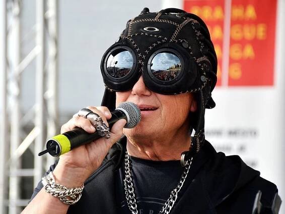 Jiří Korn ruší svůj koncert: Fanoušci se bojí o jeho zdraví. Co se s ním děje? - VIPshow