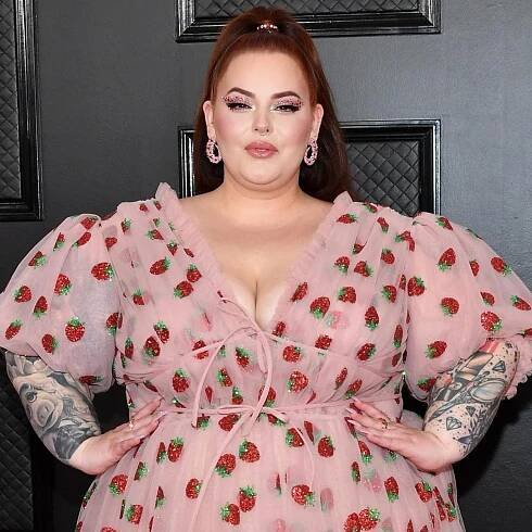 Tess Holliday says 'society hates fat people' after reaction to viral strawberry dress