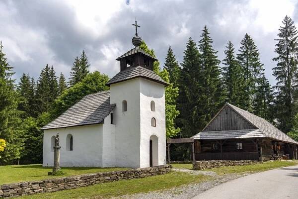 135. Slovensko - Muzeum kysucké vesnice Vychylovka – Objektiv – Cesty a památky