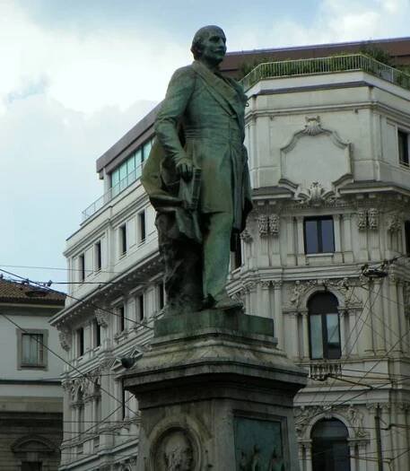 Itálie, Milán, Via Santa Margherita, monumento Carlo Cattaneo — Stock obrázek